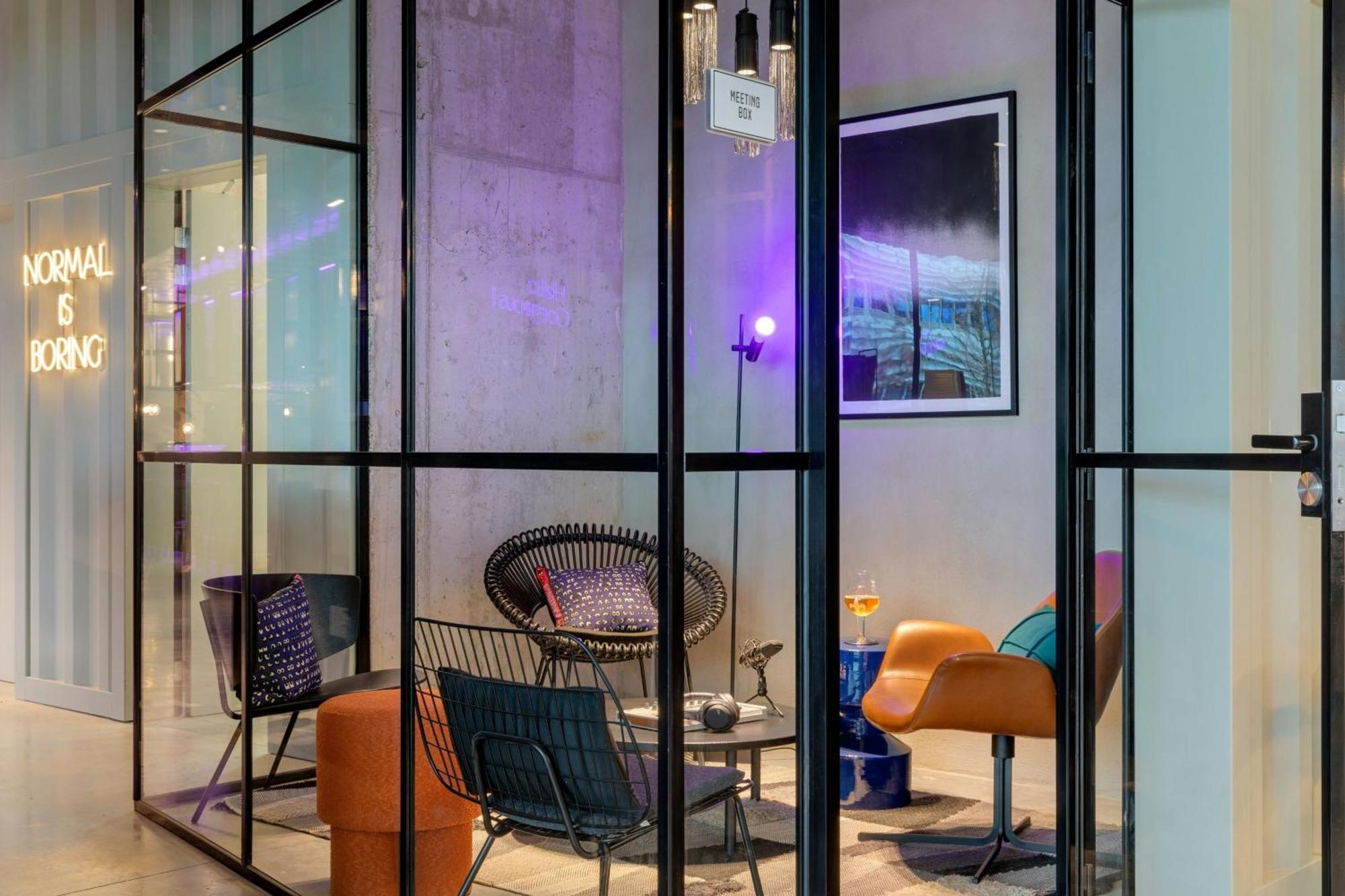 Отель Moxy Антверпен Экстерьер фото