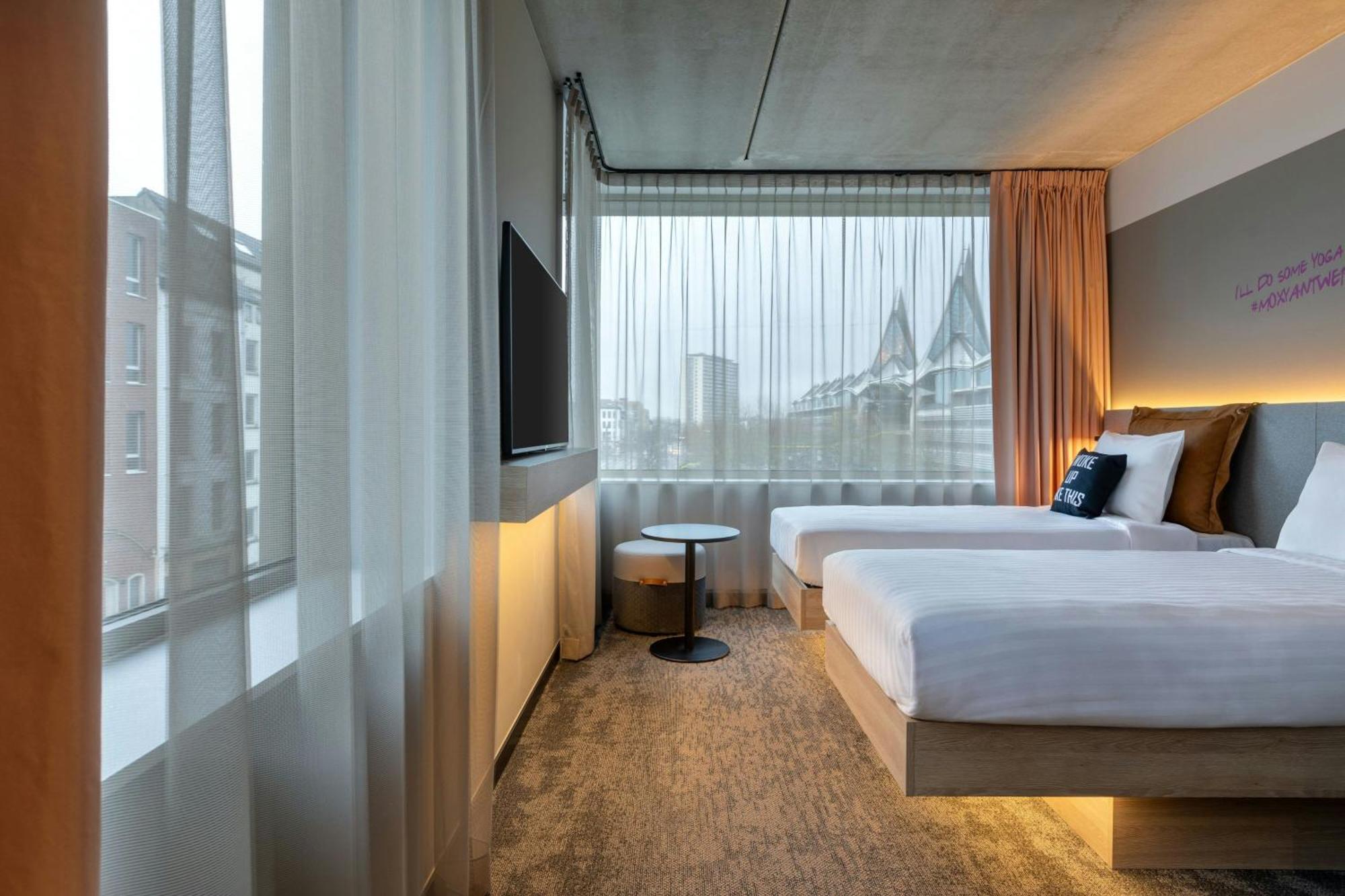 Отель Moxy Антверпен Экстерьер фото
