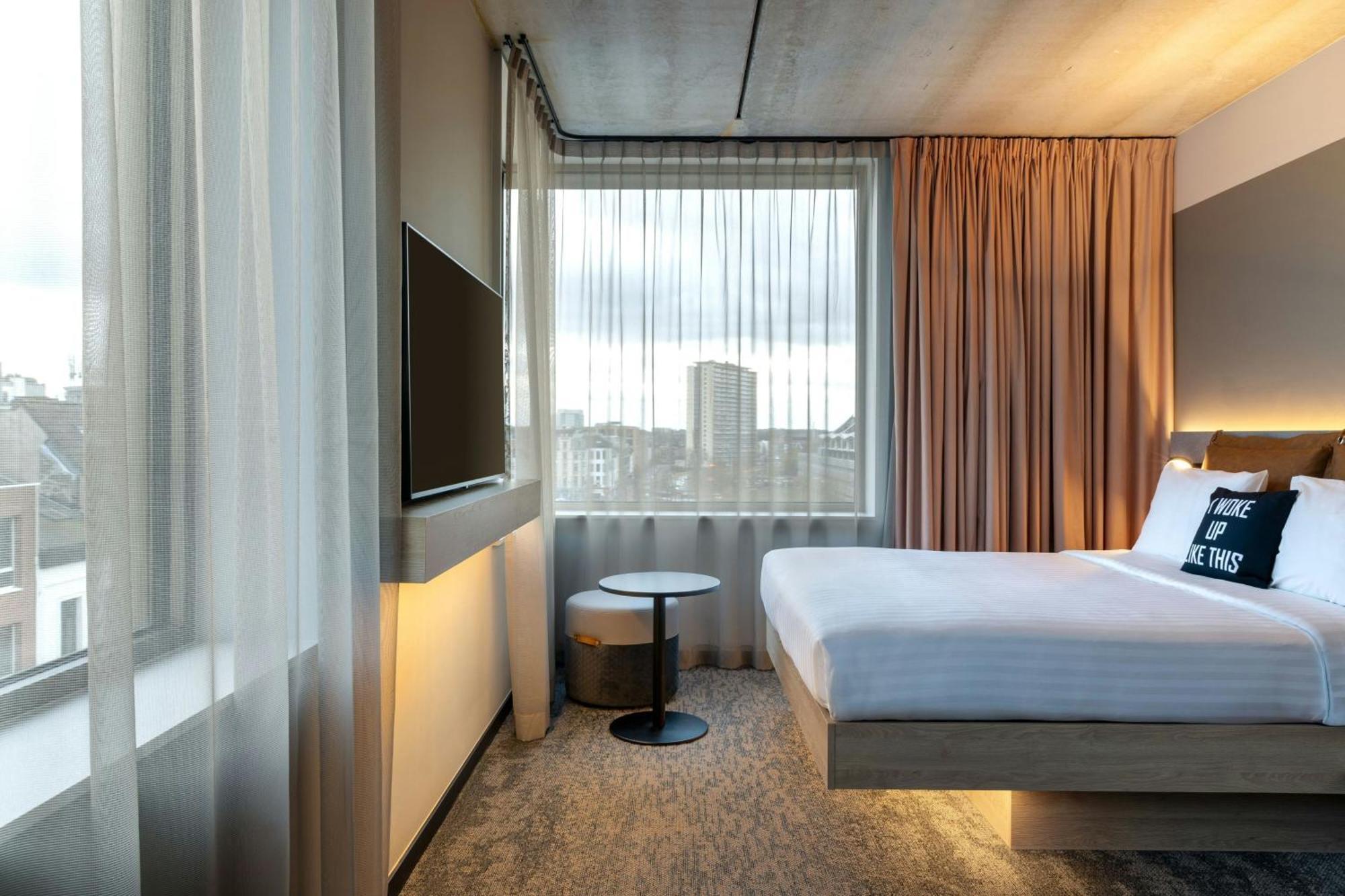 Отель Moxy Антверпен Экстерьер фото