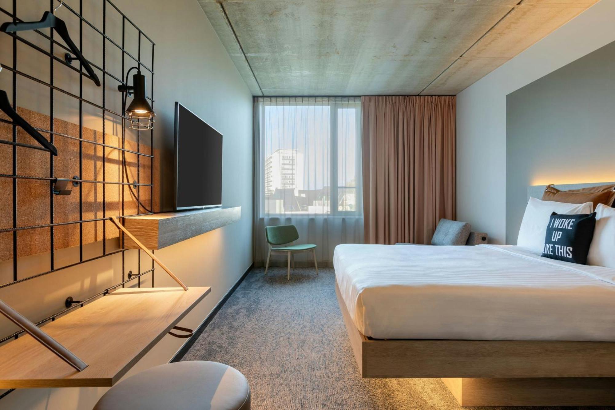 Отель Moxy Антверпен Экстерьер фото